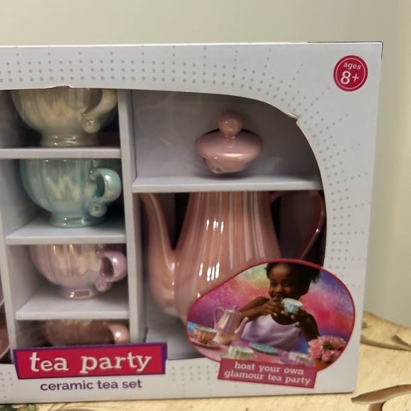 Macy’s Geoffrey’s Toy Box Tea Party Ceramic Tea Set - Picture 3 of 7